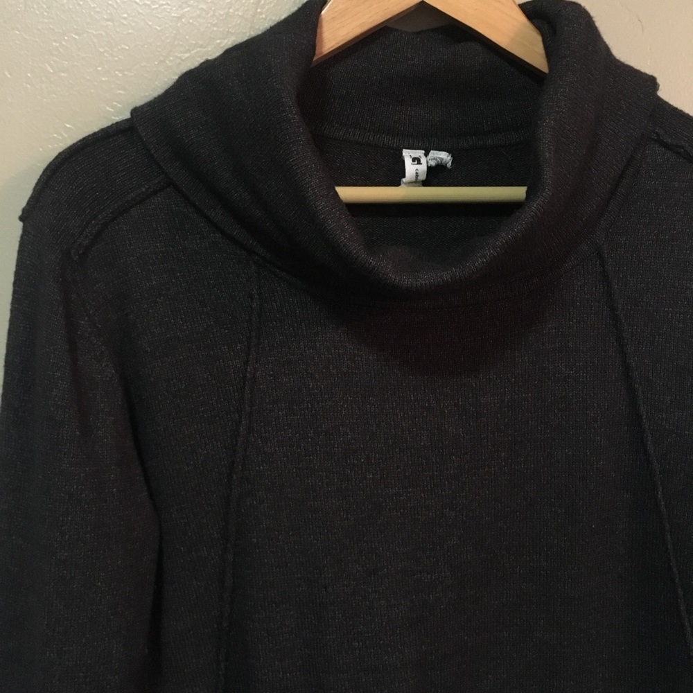 Cable & Gauge charcoal Turtle Neck sweater